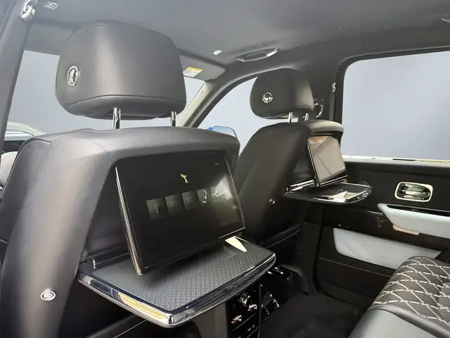 Rolls-Royce Cullinan view 12