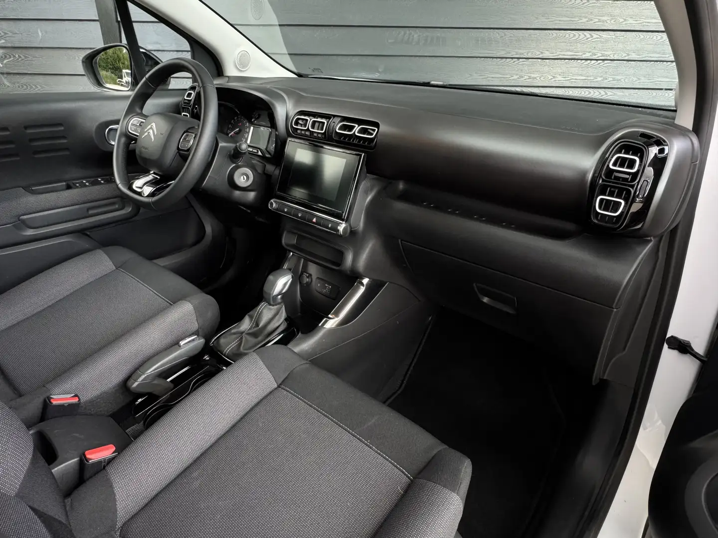 Citroen C3 Aircross Feel 1.2 PureTech 130 pk Automaat Carplay, Navi, L Wit - 2