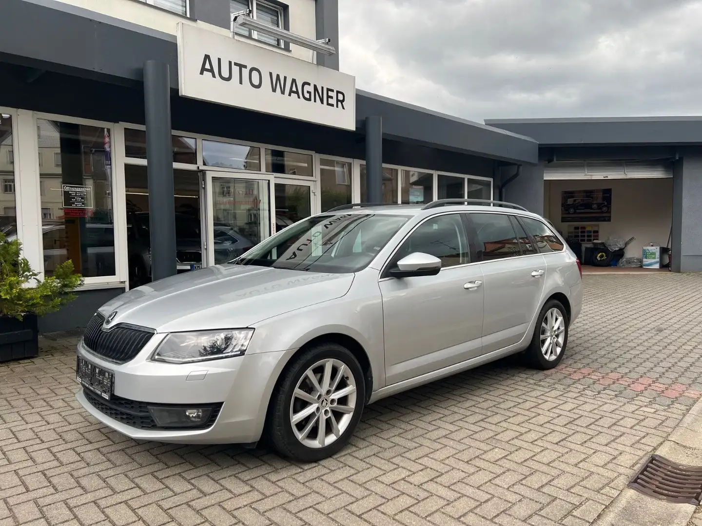 Skoda Octavia Combi Style 2.0TDI *AHK NAV EPH DAB el.V Silber - 1