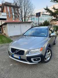 2.4 d5 Momentum awd 185cv