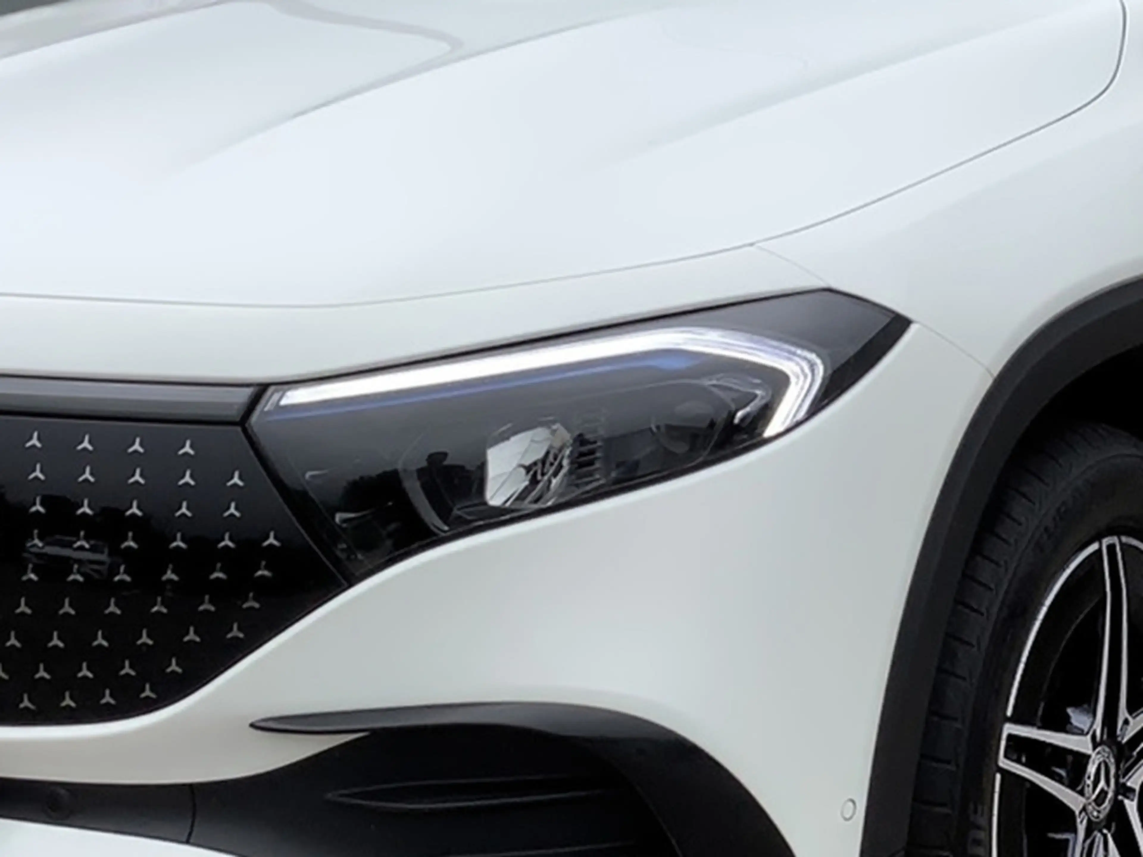Mercedes-Benz EQB 350 4M AMG+PANO+HuD+DISTR+NIGHT+AMBIENTE+360 — photo 2