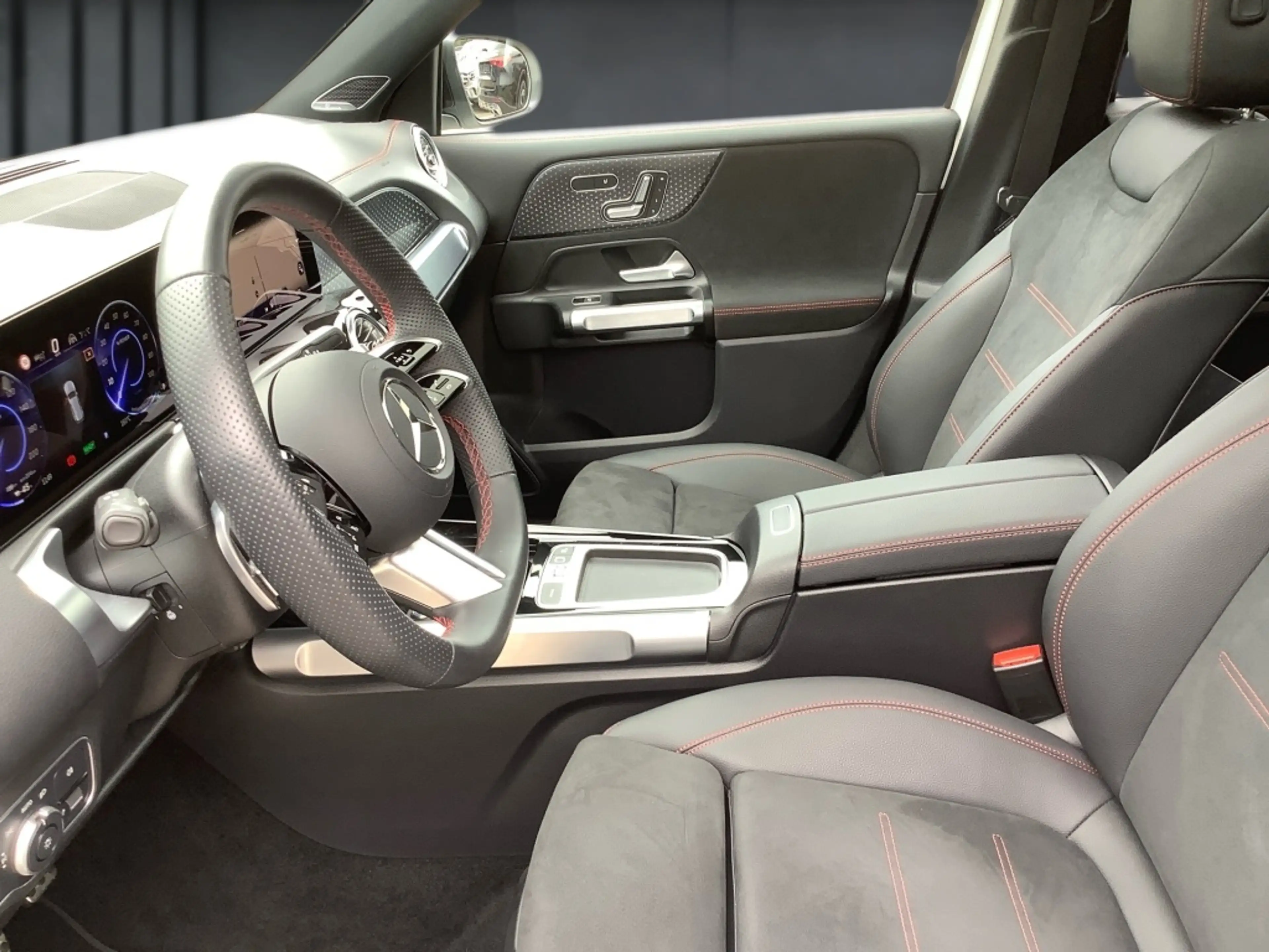 Mercedes-Benz EQB 350 4M AMG+PANO+HuD+DISTR+NIGHT+AMBIENTE+360 — photo 7