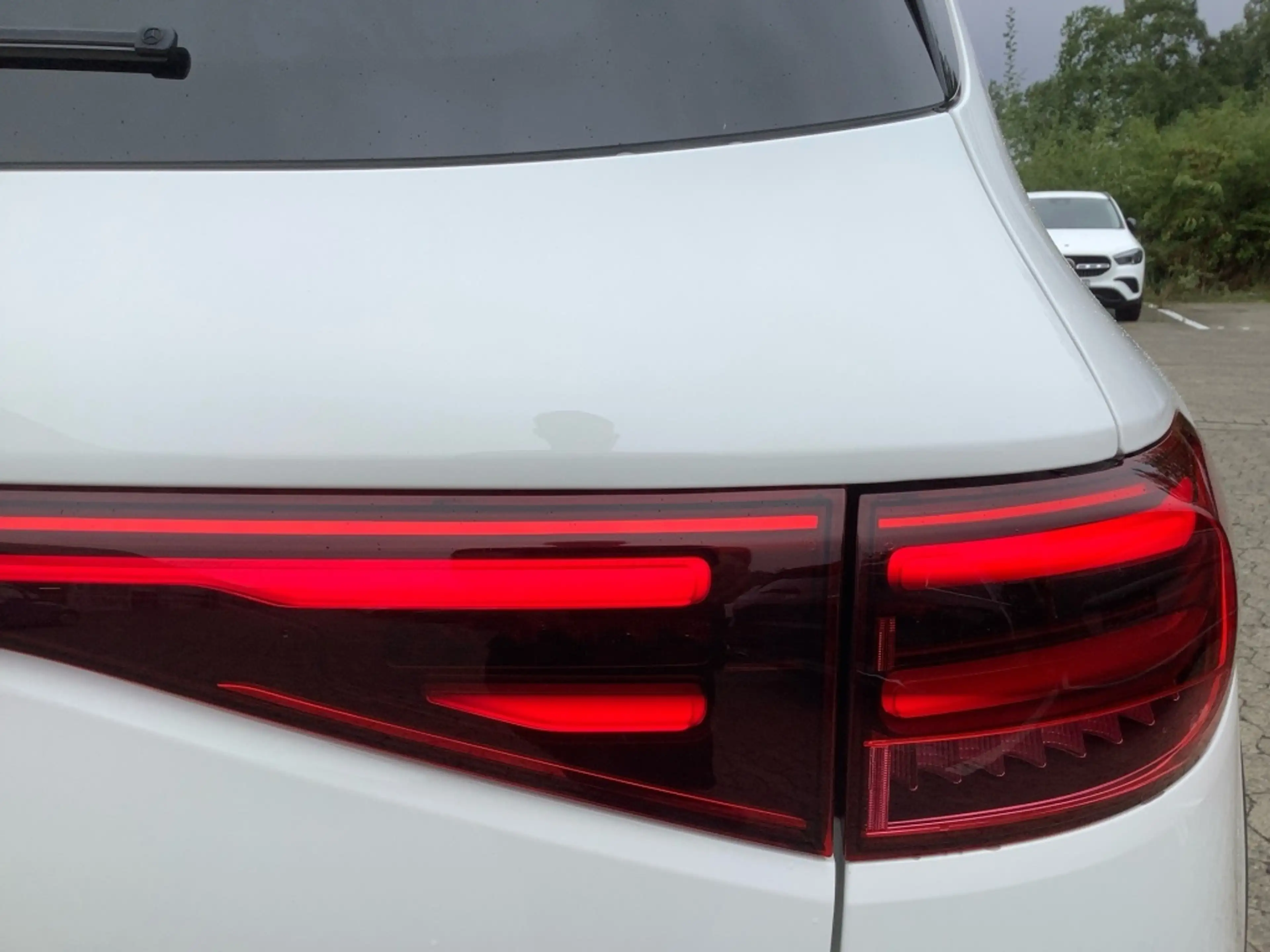 Mercedes-Benz EQB 350 4M AMG+PANO+HuD+DISTR+NIGHT+AMBIENTE+360 — photo 11