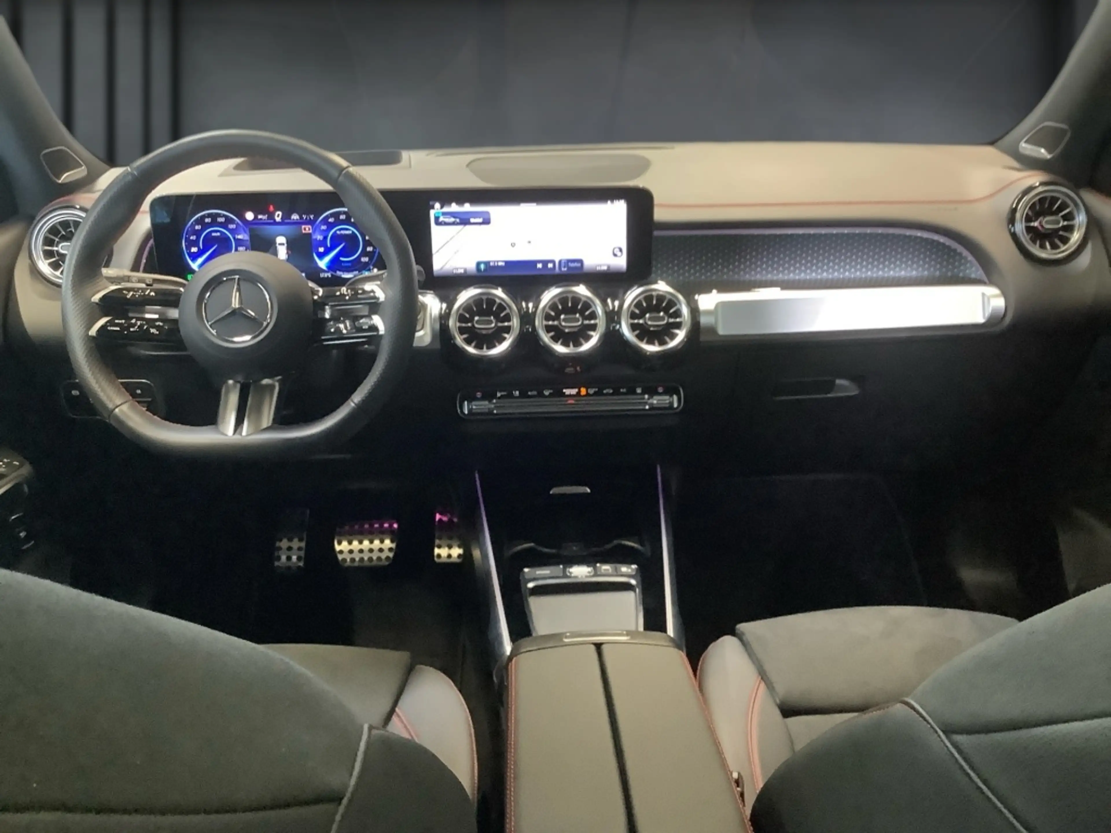 Mercedes-Benz EQB 350 4M AMG+PANO+HuD+DISTR+NIGHT+AMBIENTE+360 — photo 15