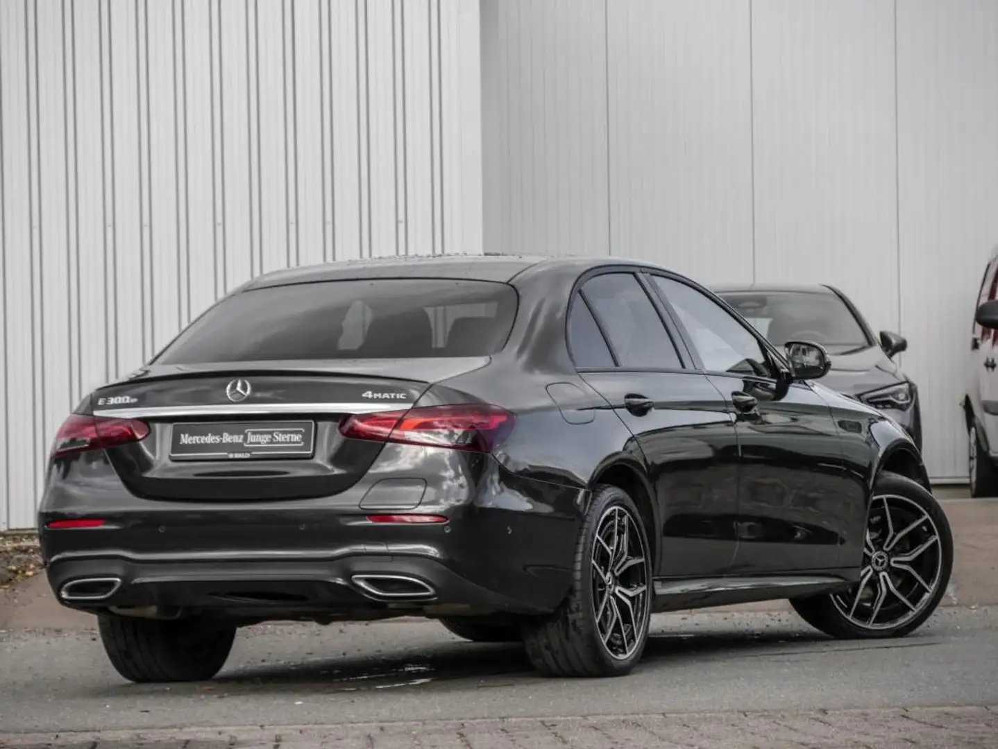 Mercedes-Benz E 300 e 4M AMG-Sport/LED/Cam/Pano/HUD/AHK/Night Grigio - 2