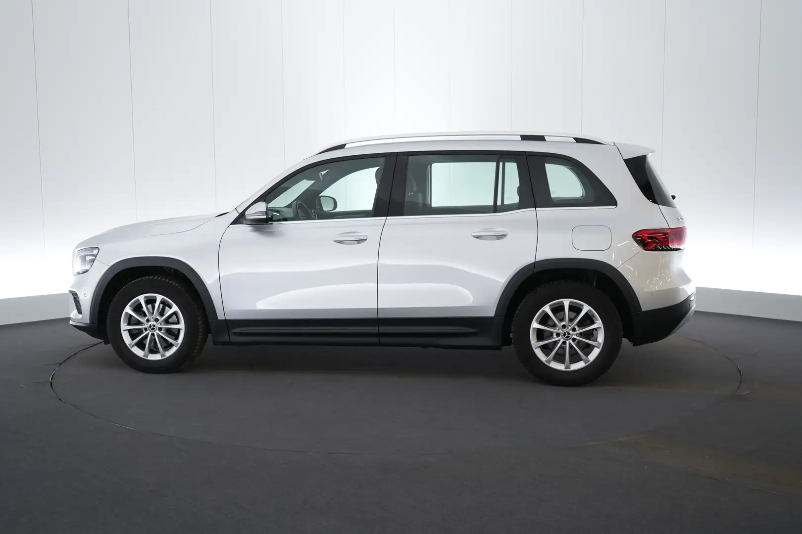 Mercedes-Benz GLB 180 AUT Business Line LEDER/STOF LED GPS PDC CAM Verw. Zilver - 2