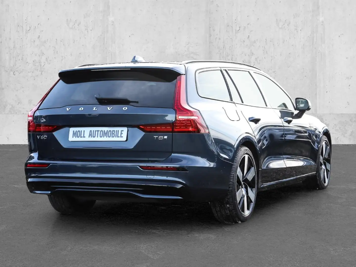 Volvo V60 Kombi Ultra Dark Recharge Plug-In Hybrid AWD HUD S Blau - 2