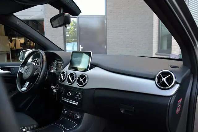 Mercedes-Benz B Class view 9