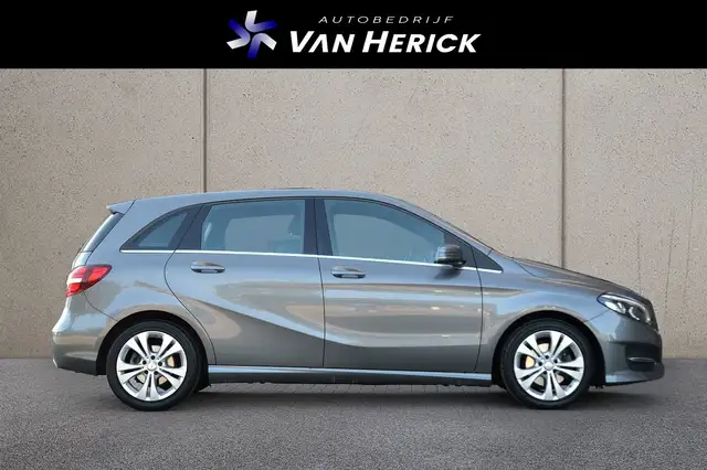 Mercedes-Benz B Class view 3