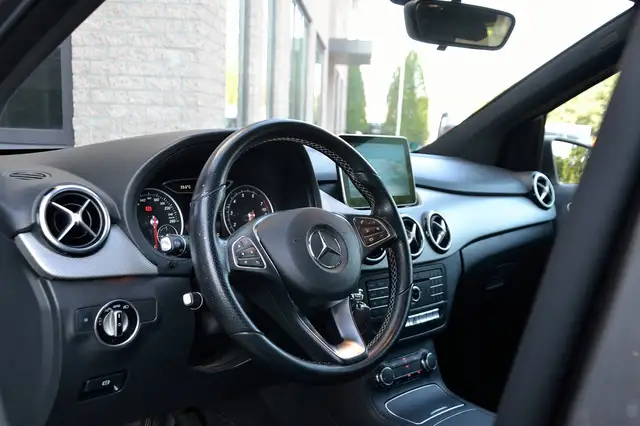 Mercedes-Benz B Class view 5
