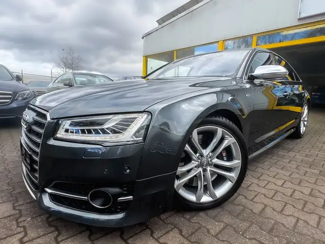 Audi S8 4.0 TFSI qu/20"/SOFTC/STHZG/B&O/CARBON/SITZBE
