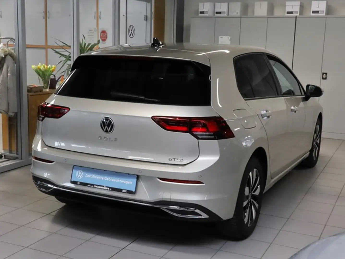 Volkswagen Golf VIII 1.5TSi DSG Move R-Kamera NaviMedia ACC LED Grijs - 2