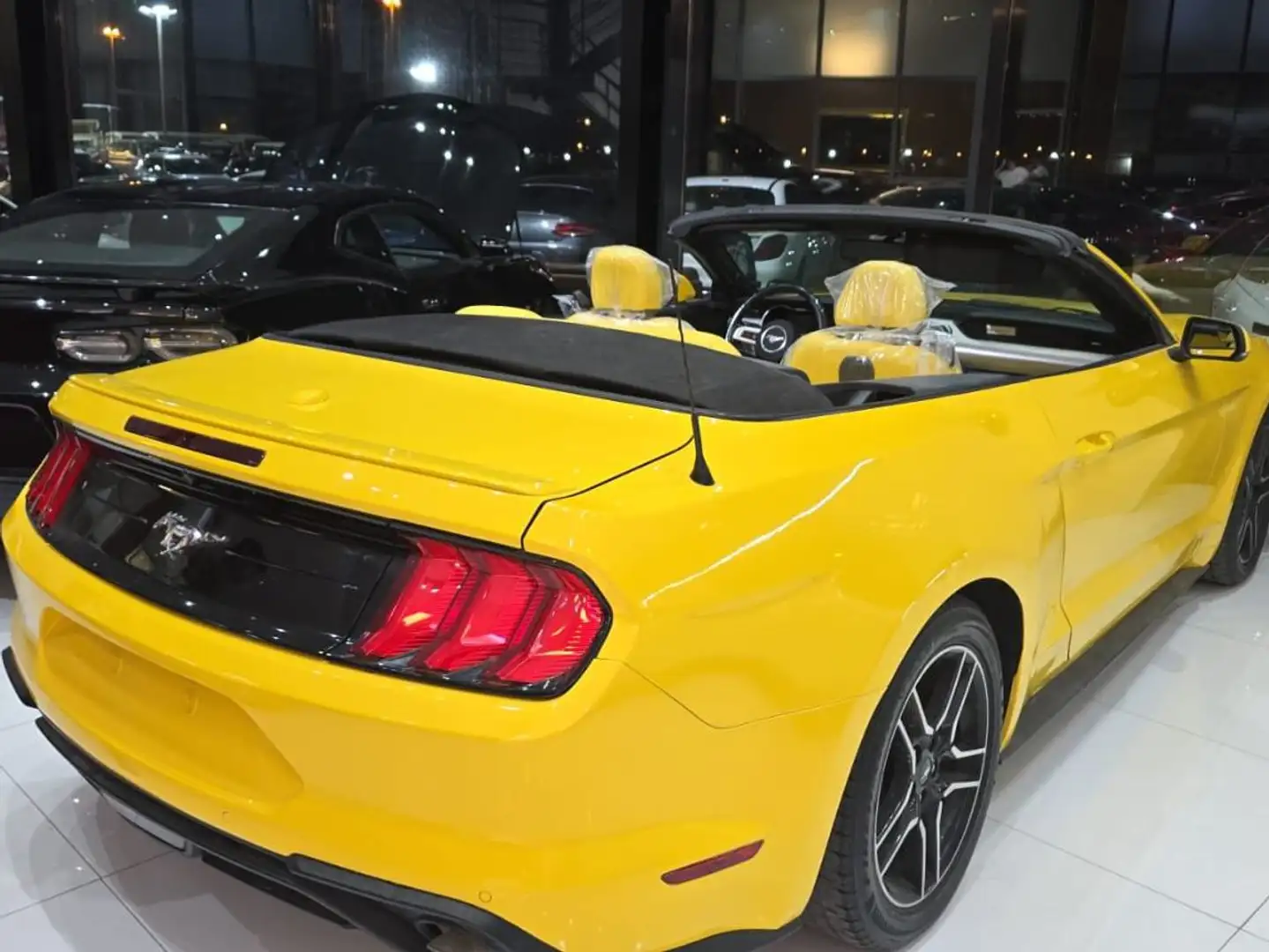 Ford Mustang Mustang Convertible 2.3 Ecoboost 290 CV Giallo - 2