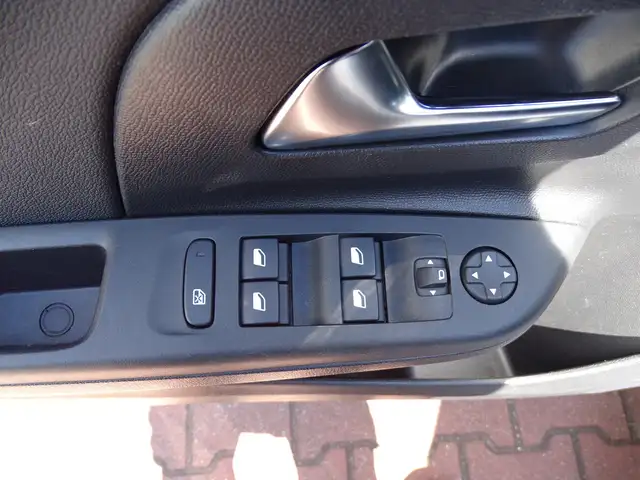Opel Corsa view 11