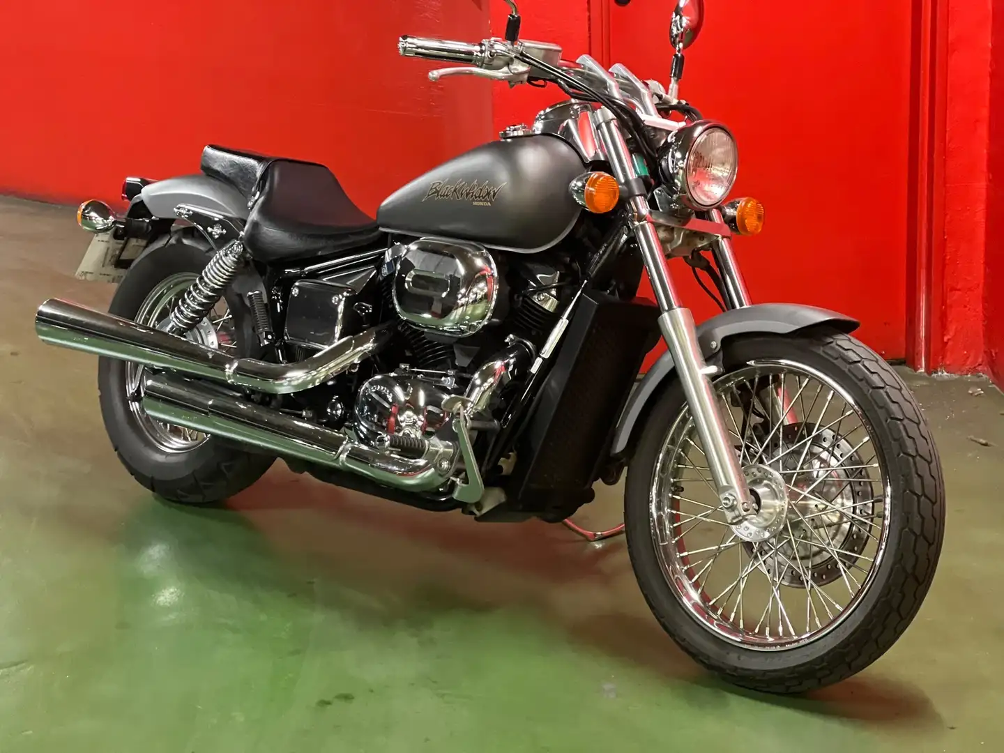 Honda Black Widow 26.000KM !! Gris - 2
