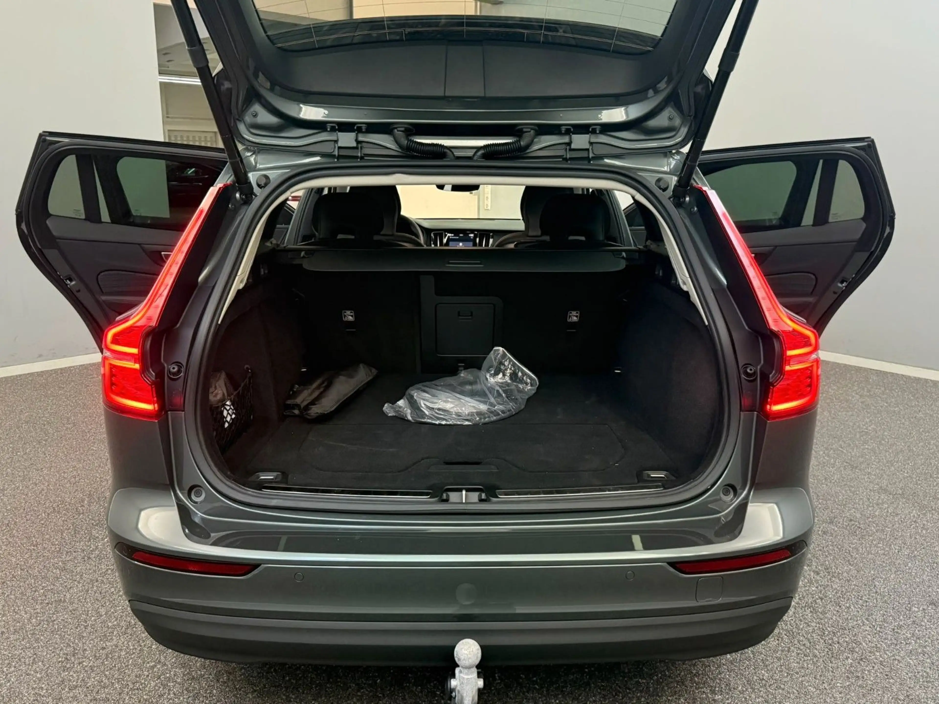 Volvo V60 Kombi Core AWD Hybrid AHK*STD-HZG*LED*KAMERA — photo 14