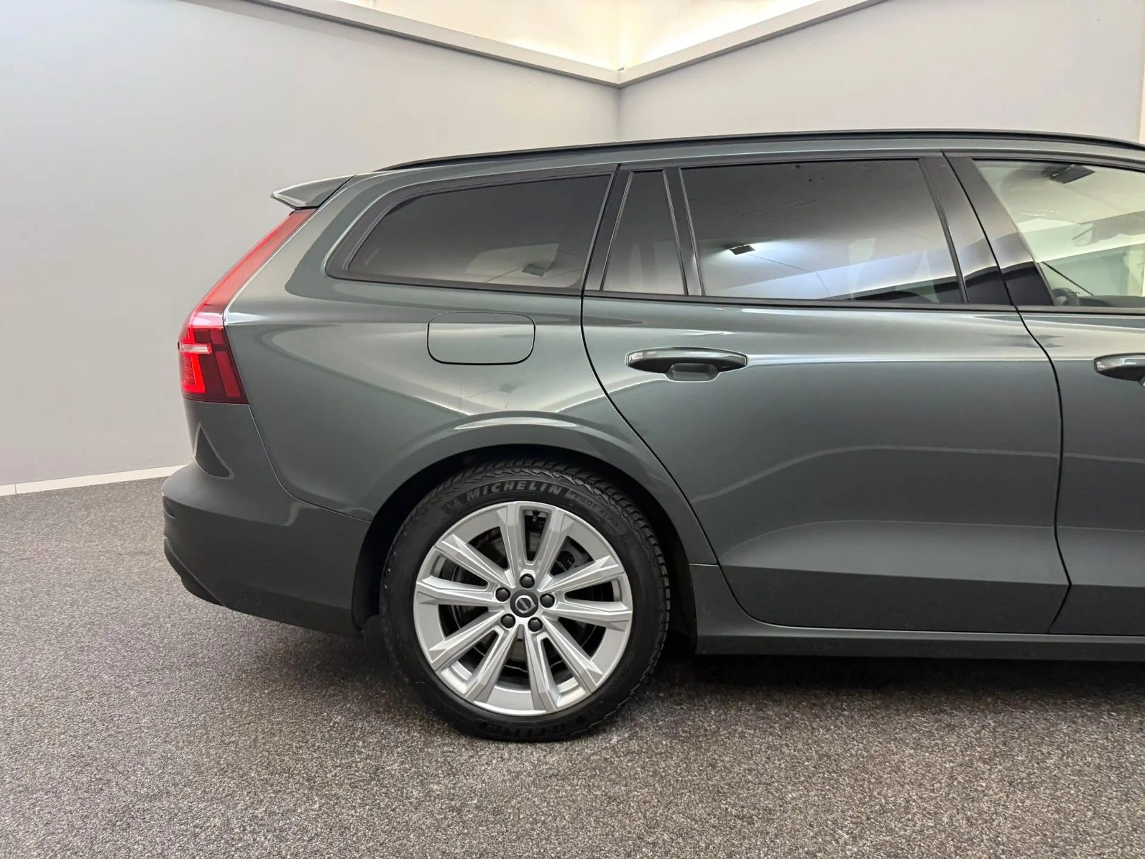 Volvo V60 Kombi Core AWD Hybrid AHK*STD-HZG*LED*KAMERA — photo 8