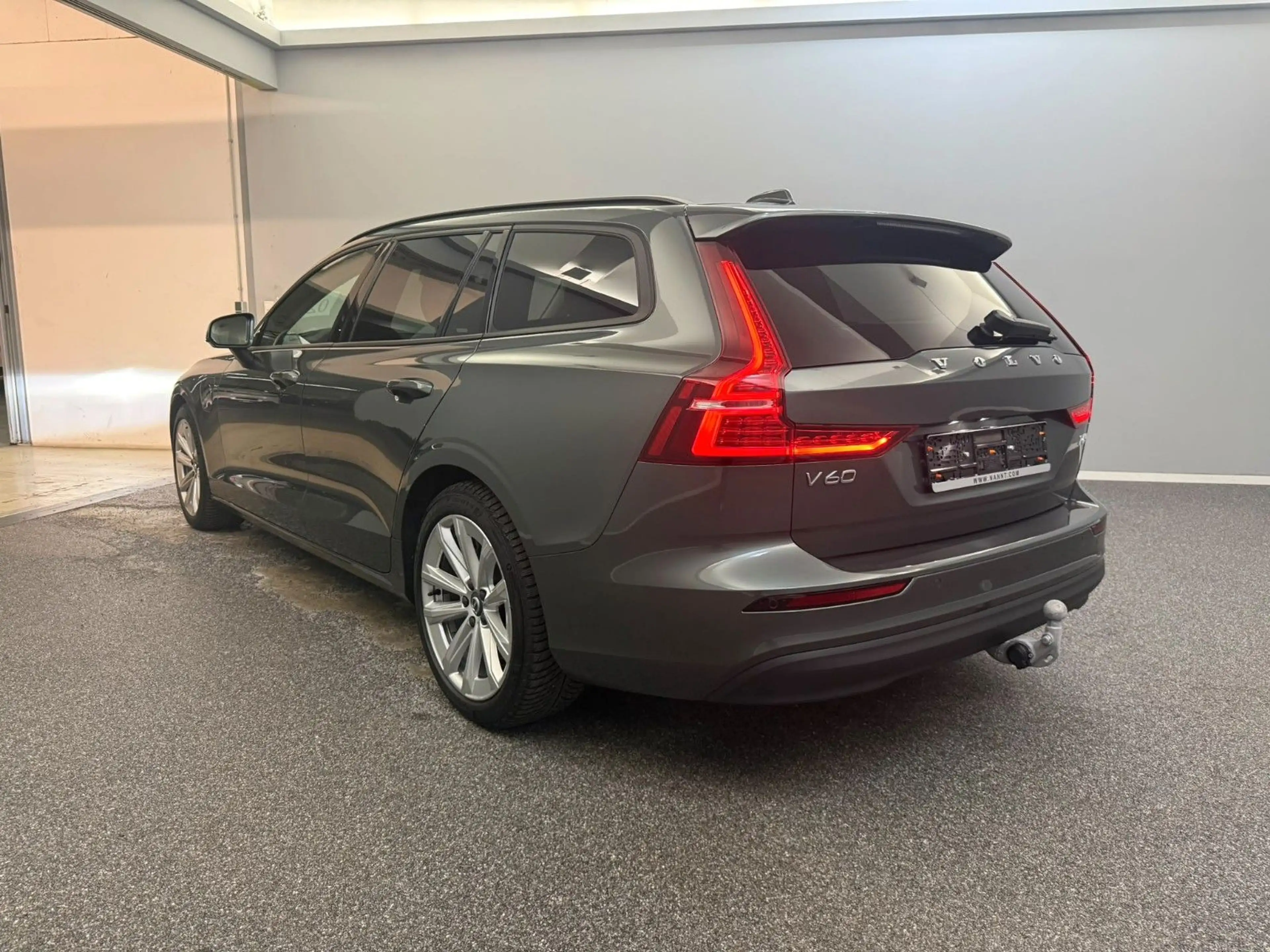 Volvo V60 Kombi Core AWD Hybrid AHK*STD-HZG*LED*KAMERA — photo 5