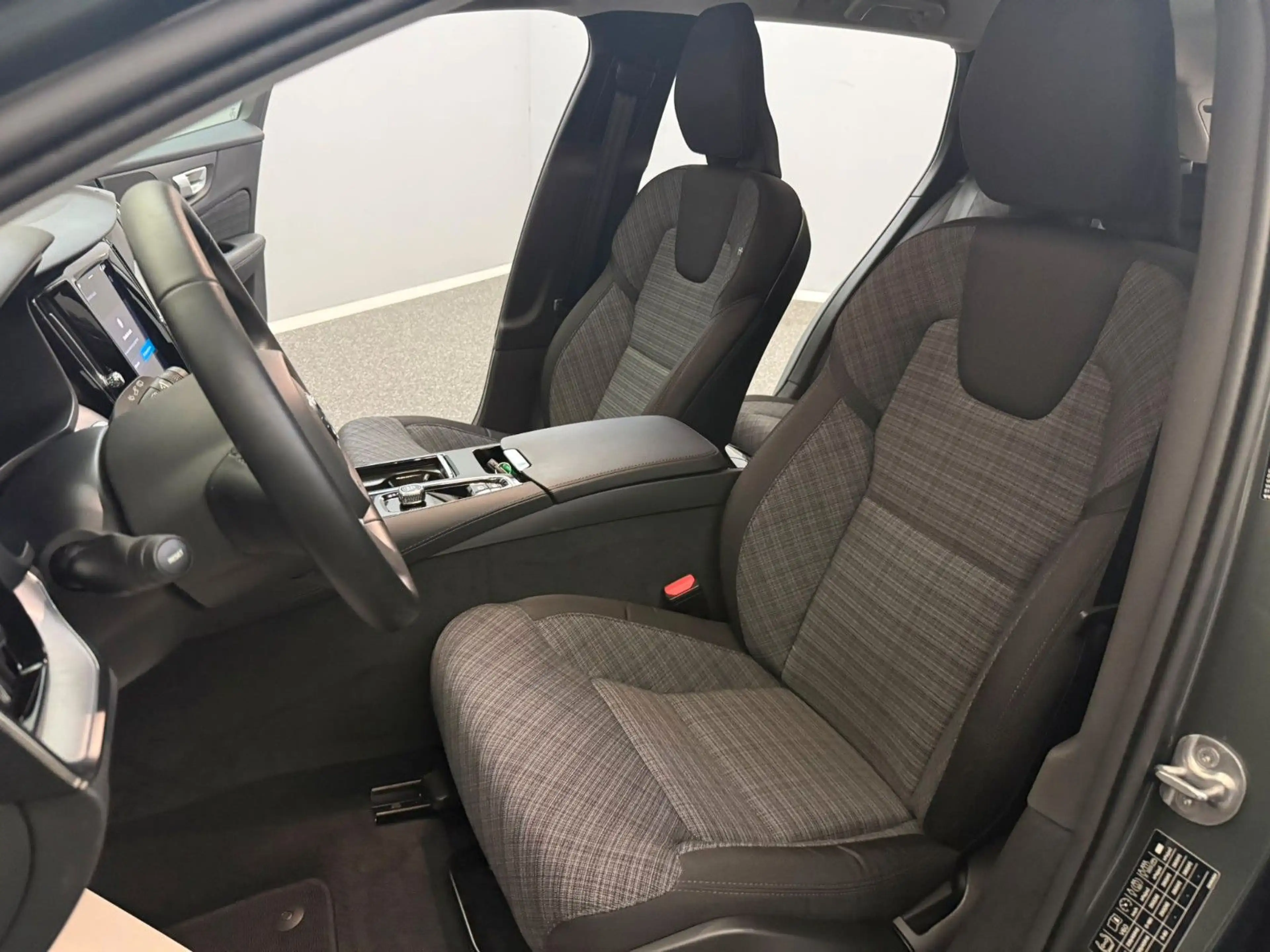 Volvo V60 Kombi Core AWD Hybrid AHK*STD-HZG*LED*KAMERA — photo 10