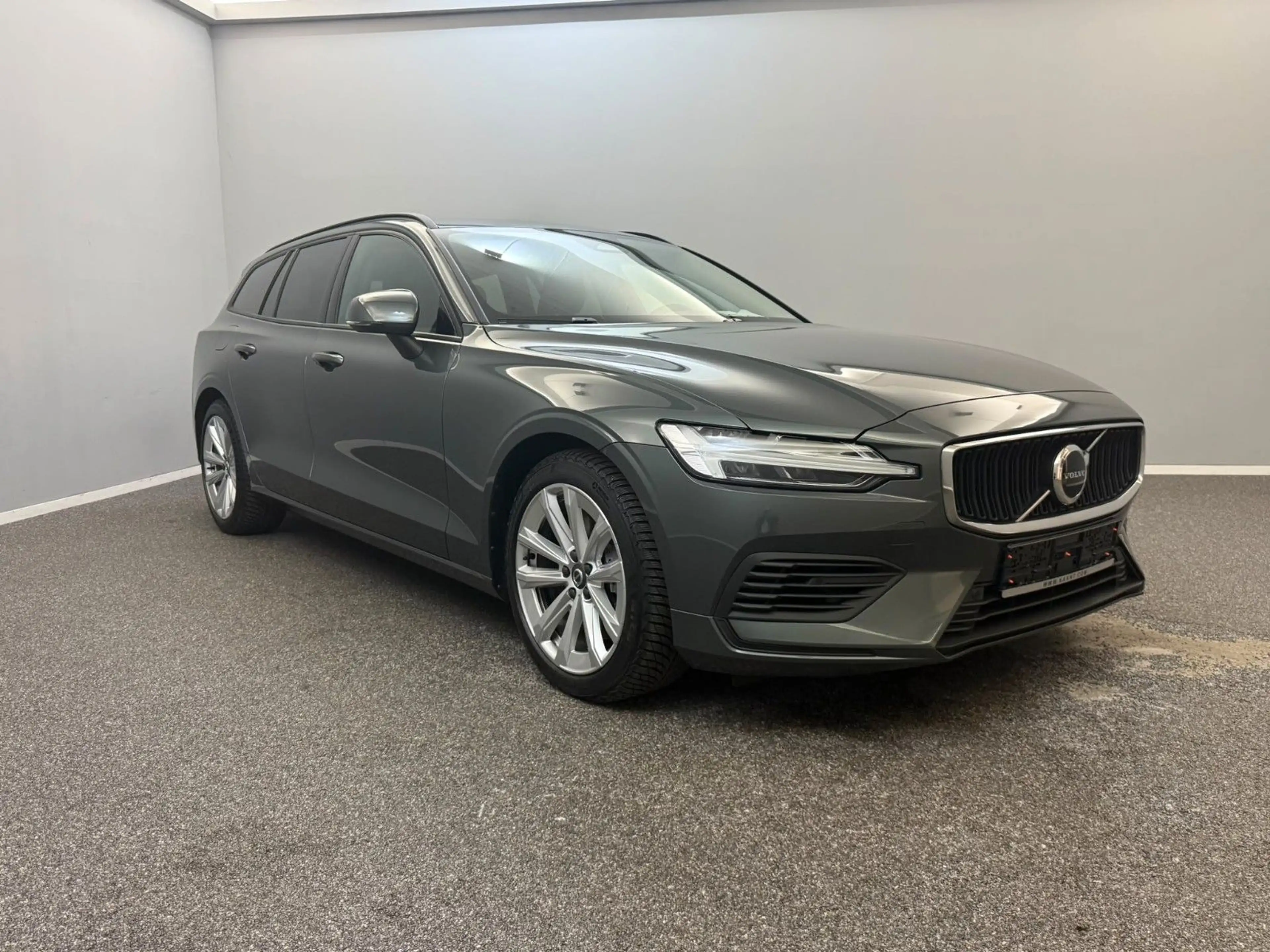 Volvo V60 Kombi Core AWD Hybrid AHK*STD-HZG*LED*KAMERA — photo 3