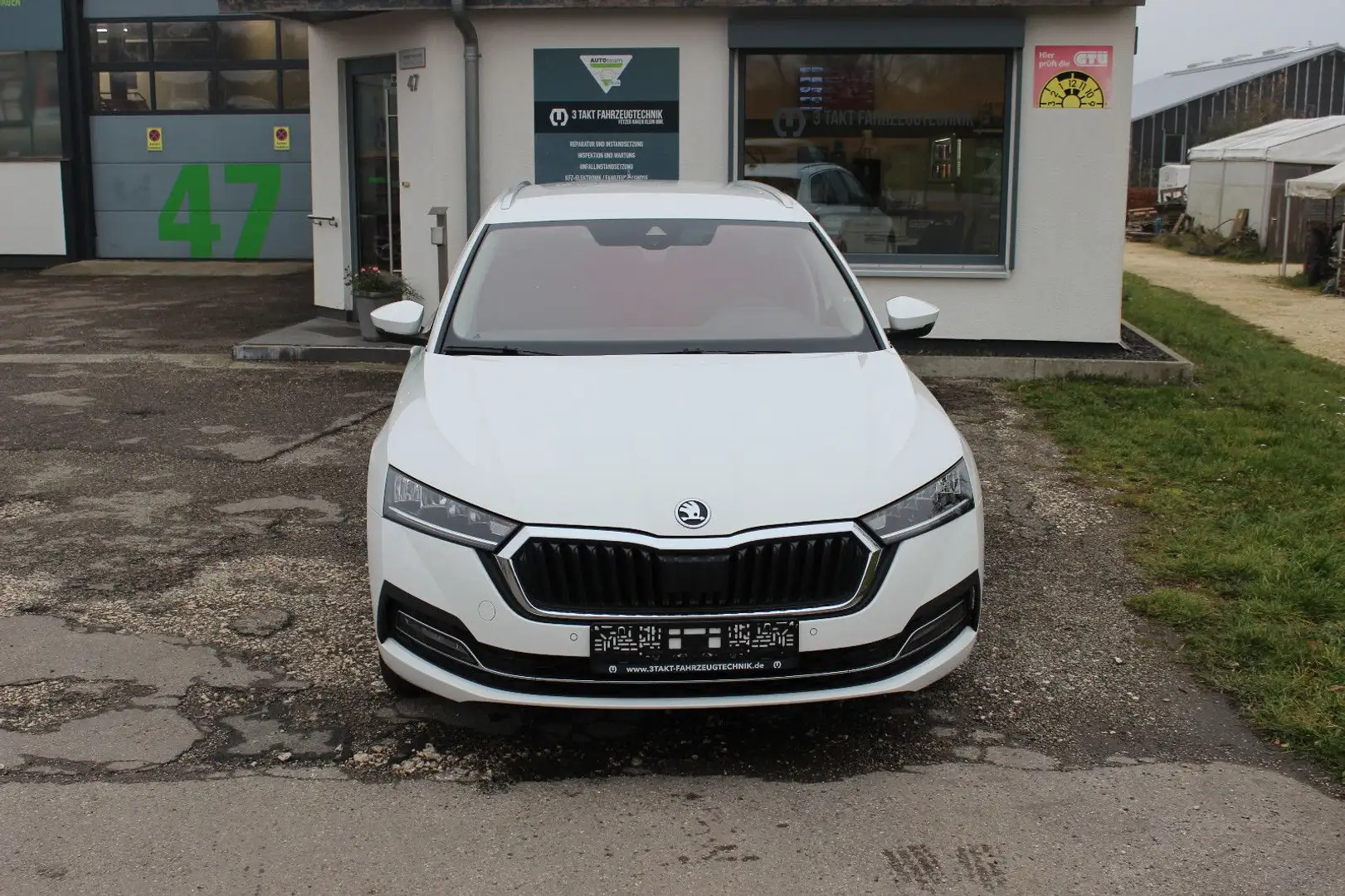 Skoda Octavia 2,0 TDI Combi First Edition+LED+NAV+Virt Blanc - 2