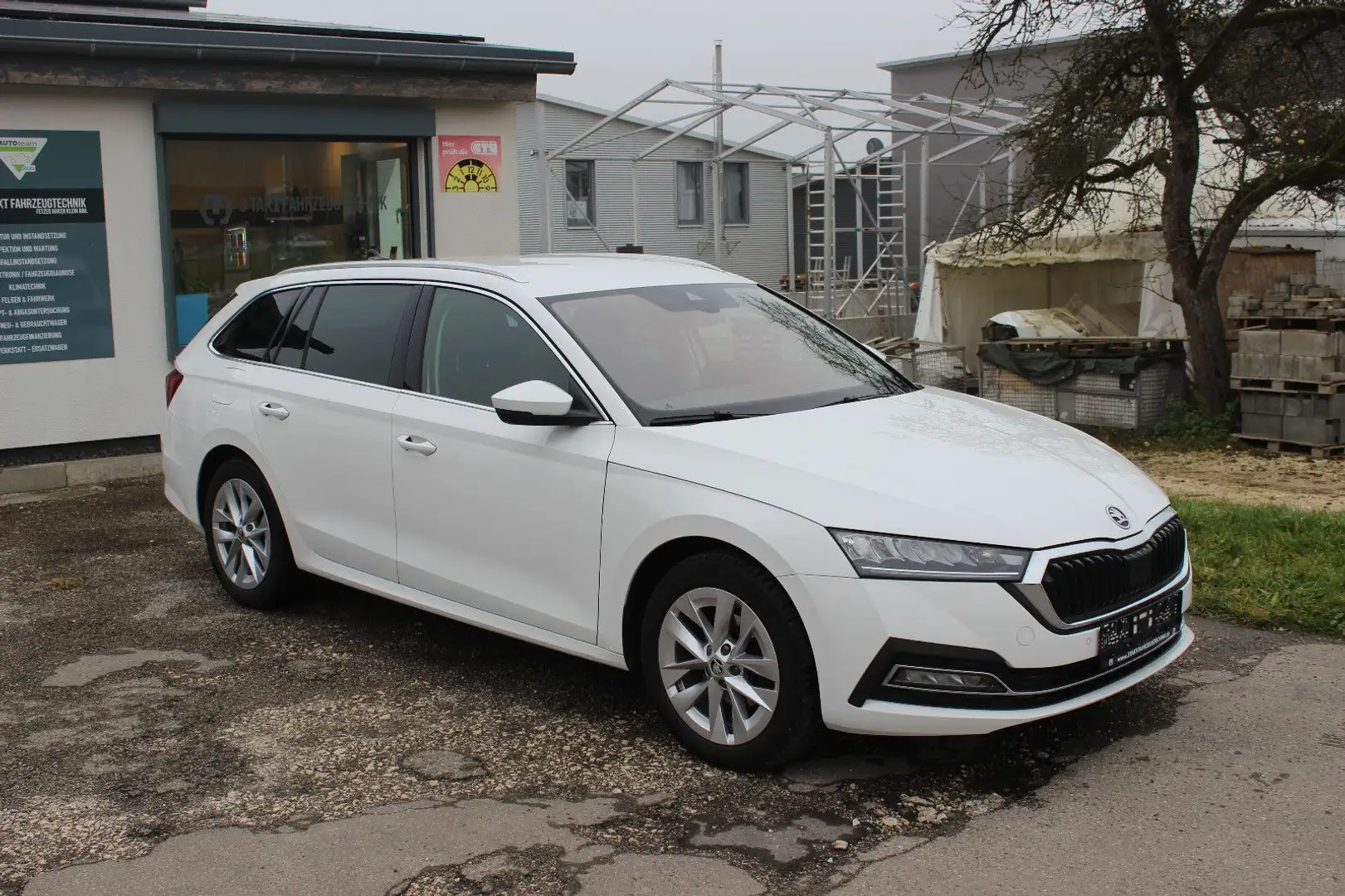 Skoda Octavia 2,0 TDI Combi First Edition+LED+NAV+Virt Blanc - 1