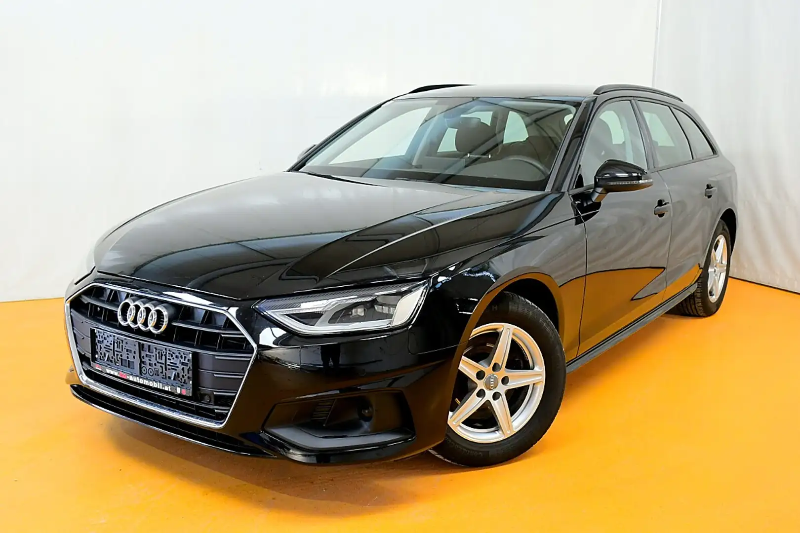 Audi A4 Avant 30 TDI S-tronic Noir - 1