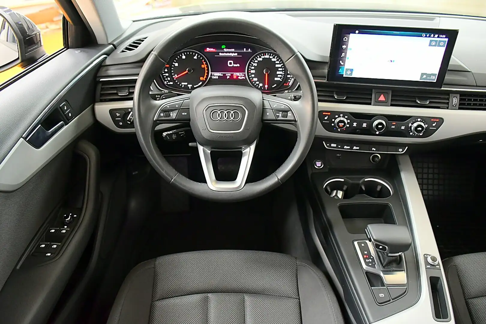 Audi A4 Avant 30 TDI S-tronic Noir - 2