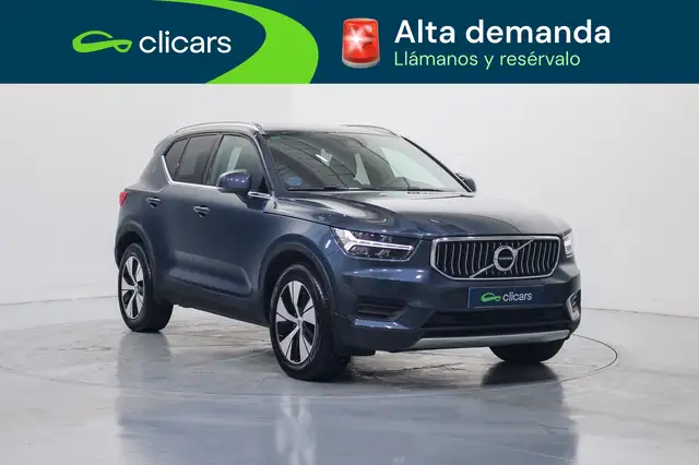 Volvo XC40 view 3