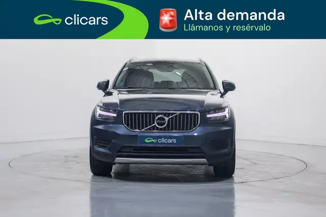 Volvo XC40 view 2