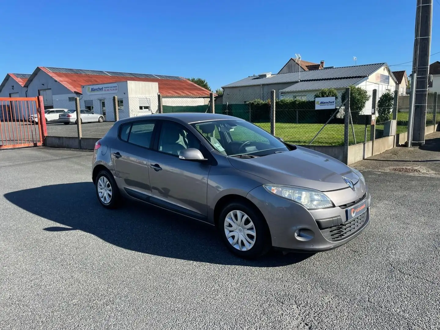 Renault Megane III 1.5 DCI 90 CV GARANTIE 12 MOIS Gris - 2