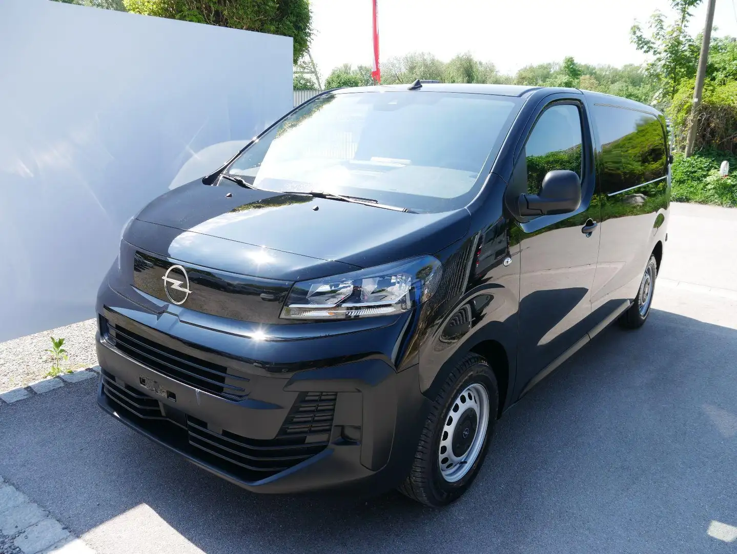 Opel Vivaro Furgon L2 2.0 BlueHDI*3-SITZER*KLIMA*BlUETOOTH*... Negro - 1