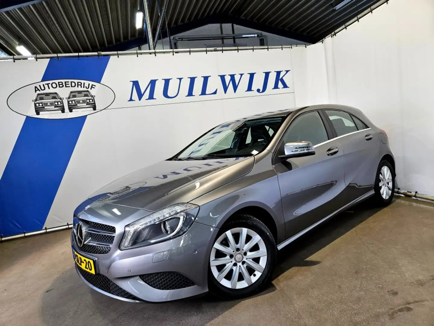 Mercedes-Benz 180 Ambition / Navi / Xenon / LED / NL Auto Gri - 1