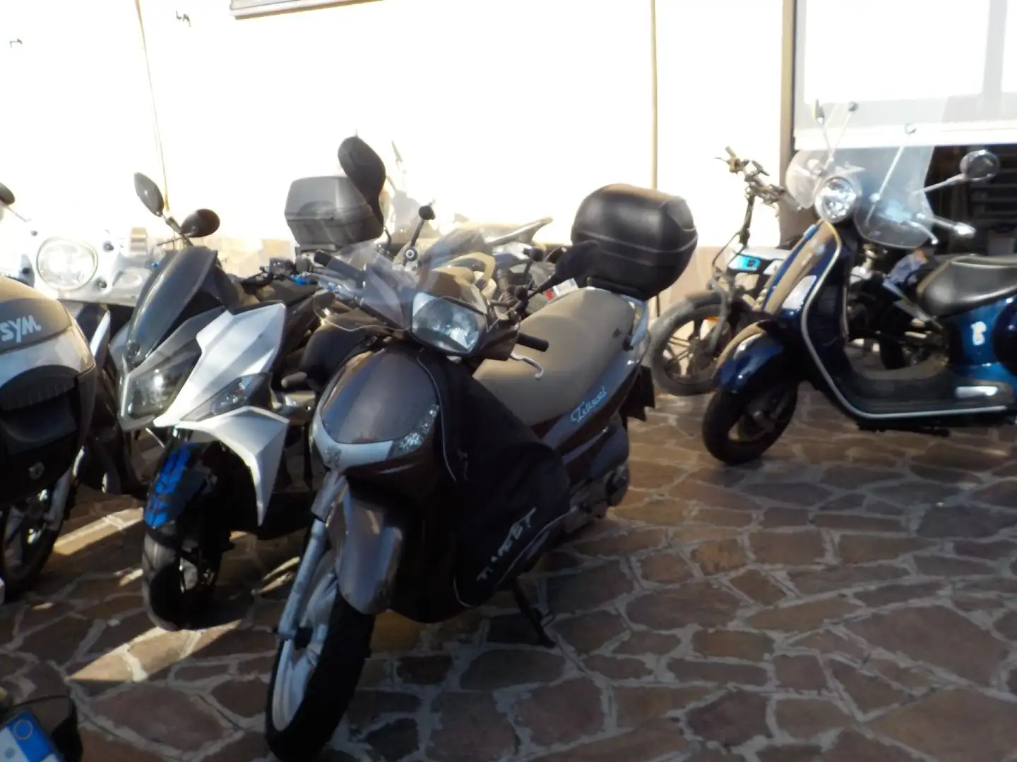 Peugeot Tweet Anno 150 Bruin - 1