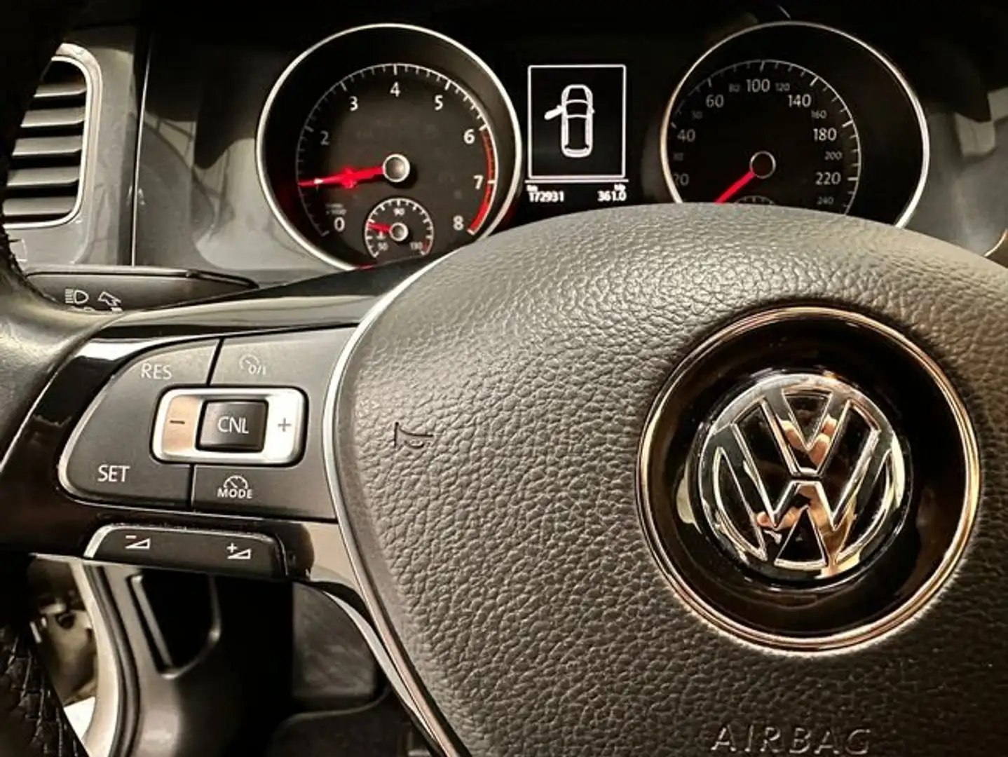 Volkswagen Golf 1.0 TSI Advance 81kW Gris - 2