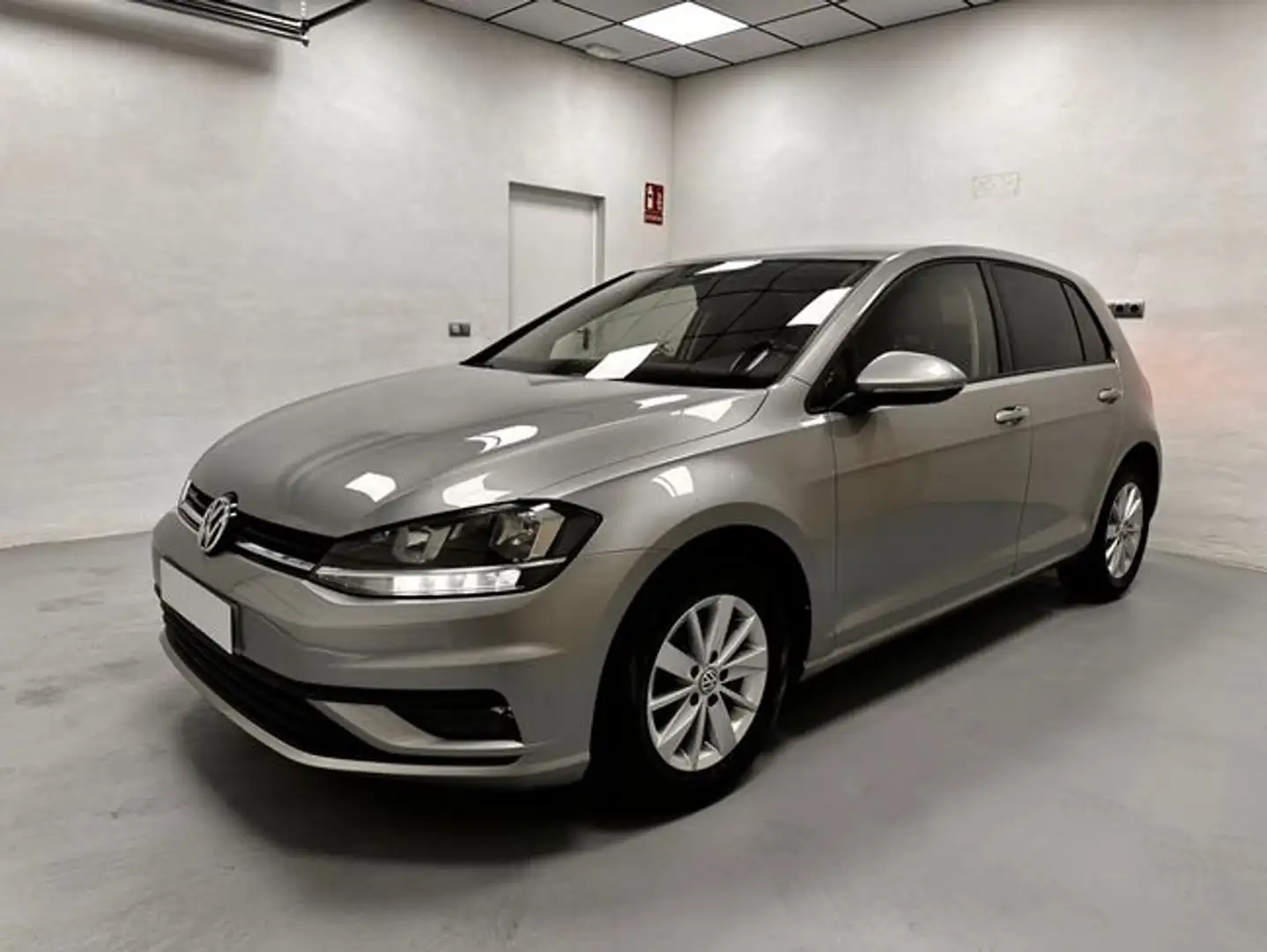 Volkswagen Golf 1.0 TSI Advance 81kW Gris - 1