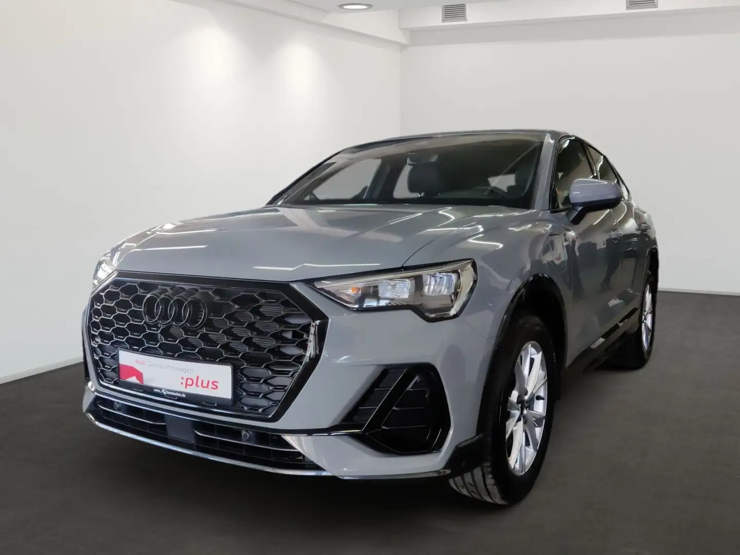 Audi Q3 45 TFSI e s-line Navi RFK Optikpake Grey - 2