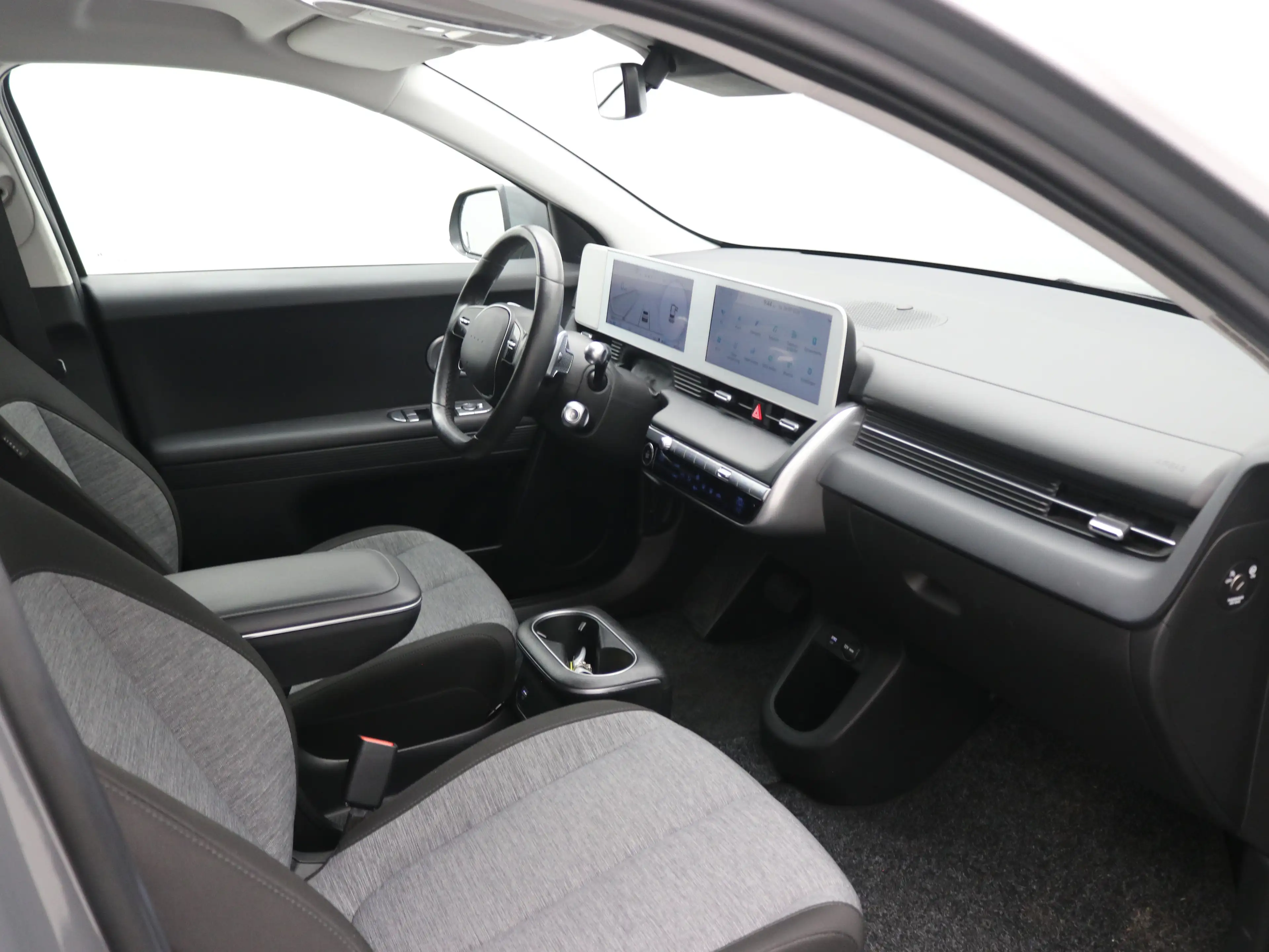 Hyundai IONIQ 5 Connect 77.4 kWh / Navigatie / 3-fase Laden / BTW — photo 37