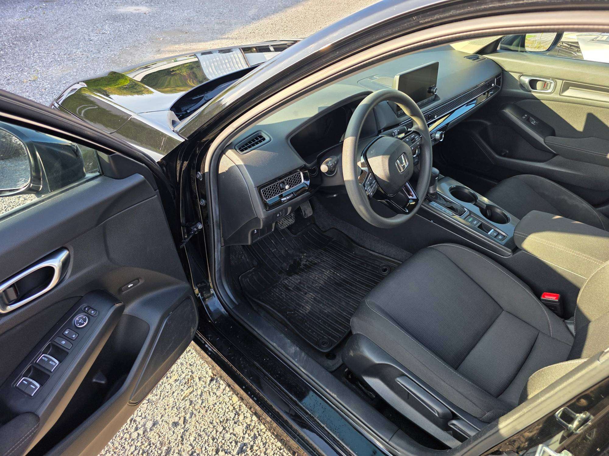 2025 Honda Civic LX — снимка 1