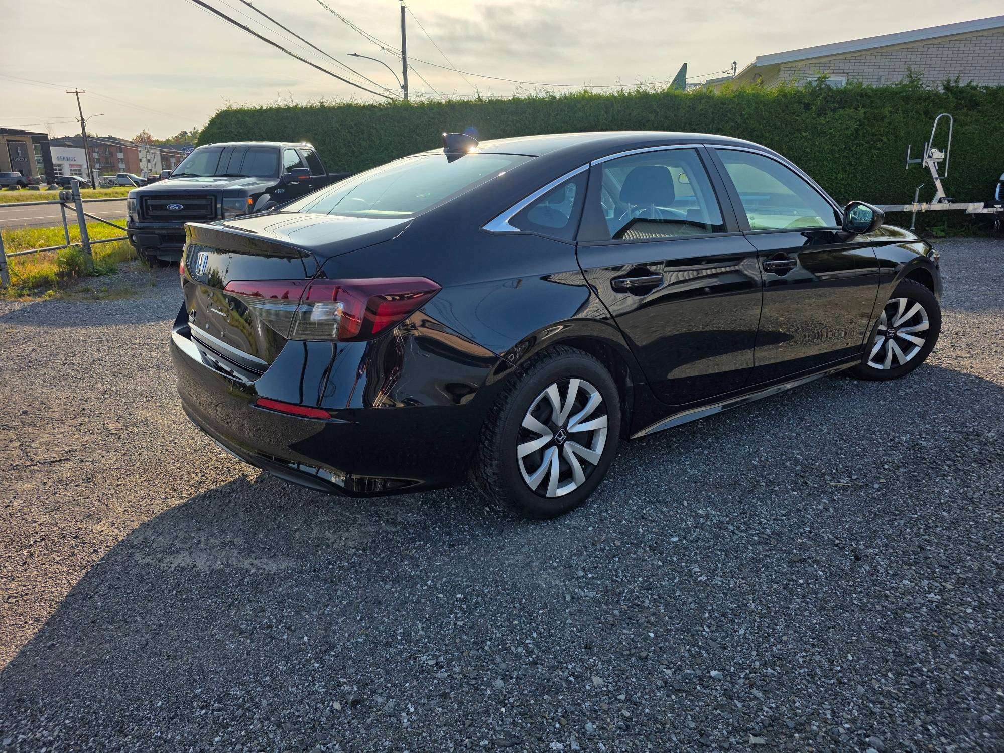 2025 Honda Civic LX — снимка 1