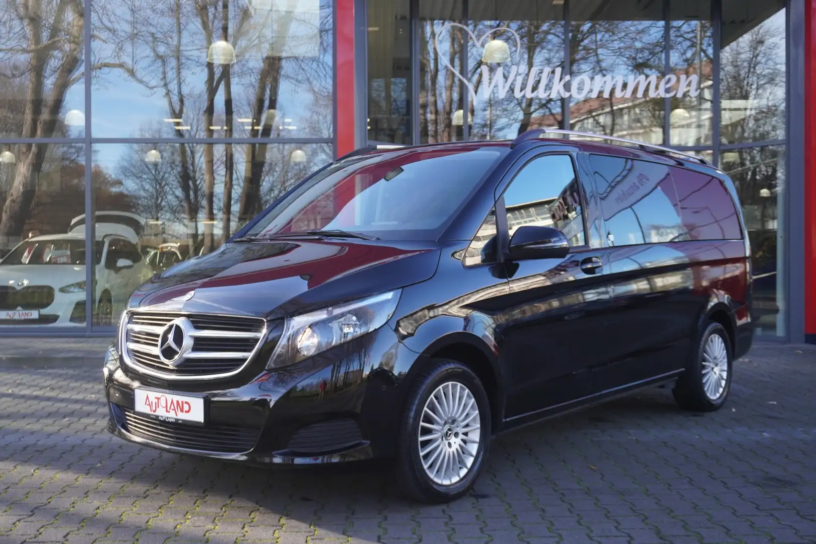 Mercedes-Benz V 200 CDI lang Klimaaut. AHK Sitzheizung Navi Black - 2
