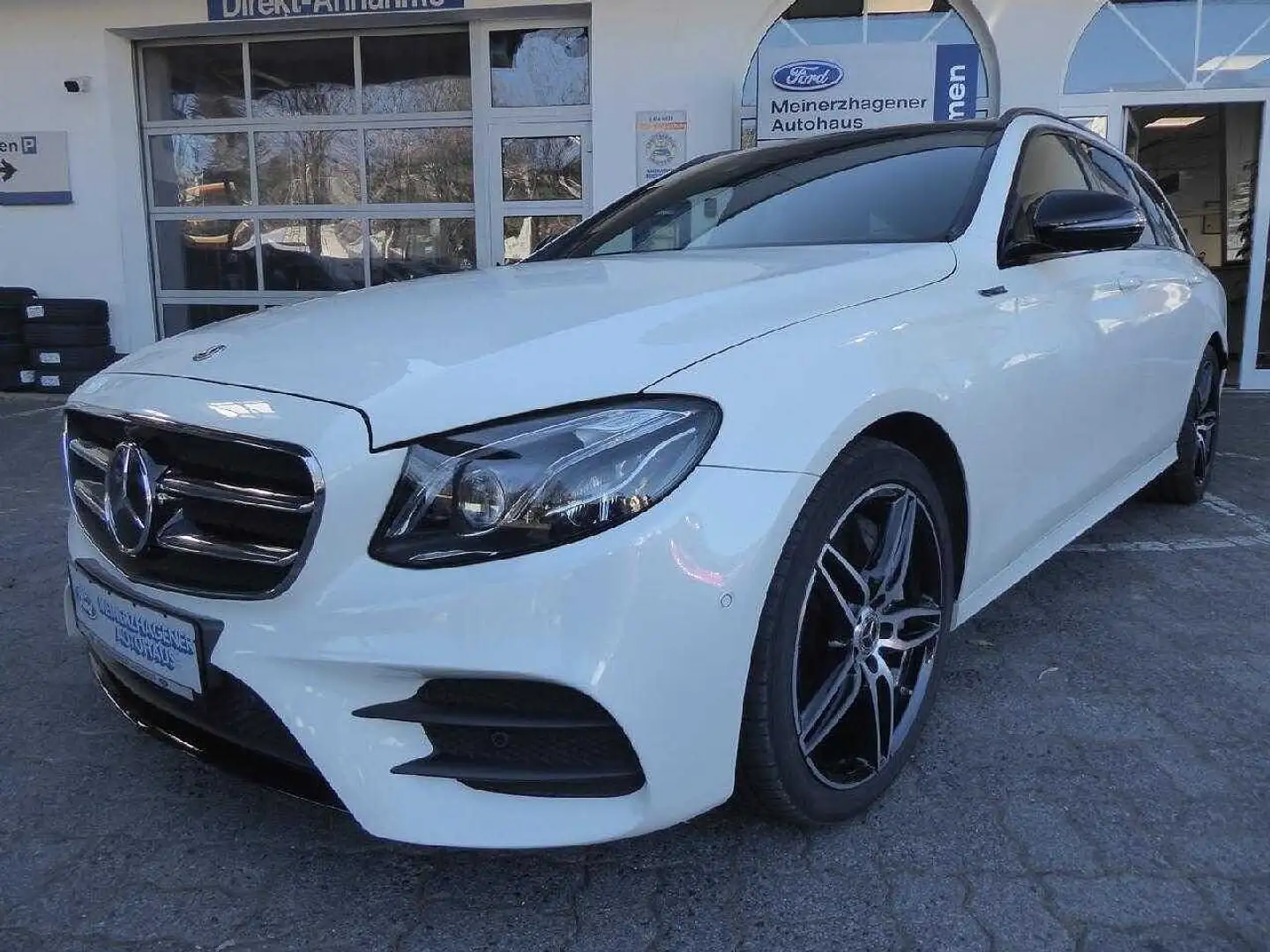 Mercedes-Benz E 400 -Klasse T-Modell d 4Matic AMG Line White - 1