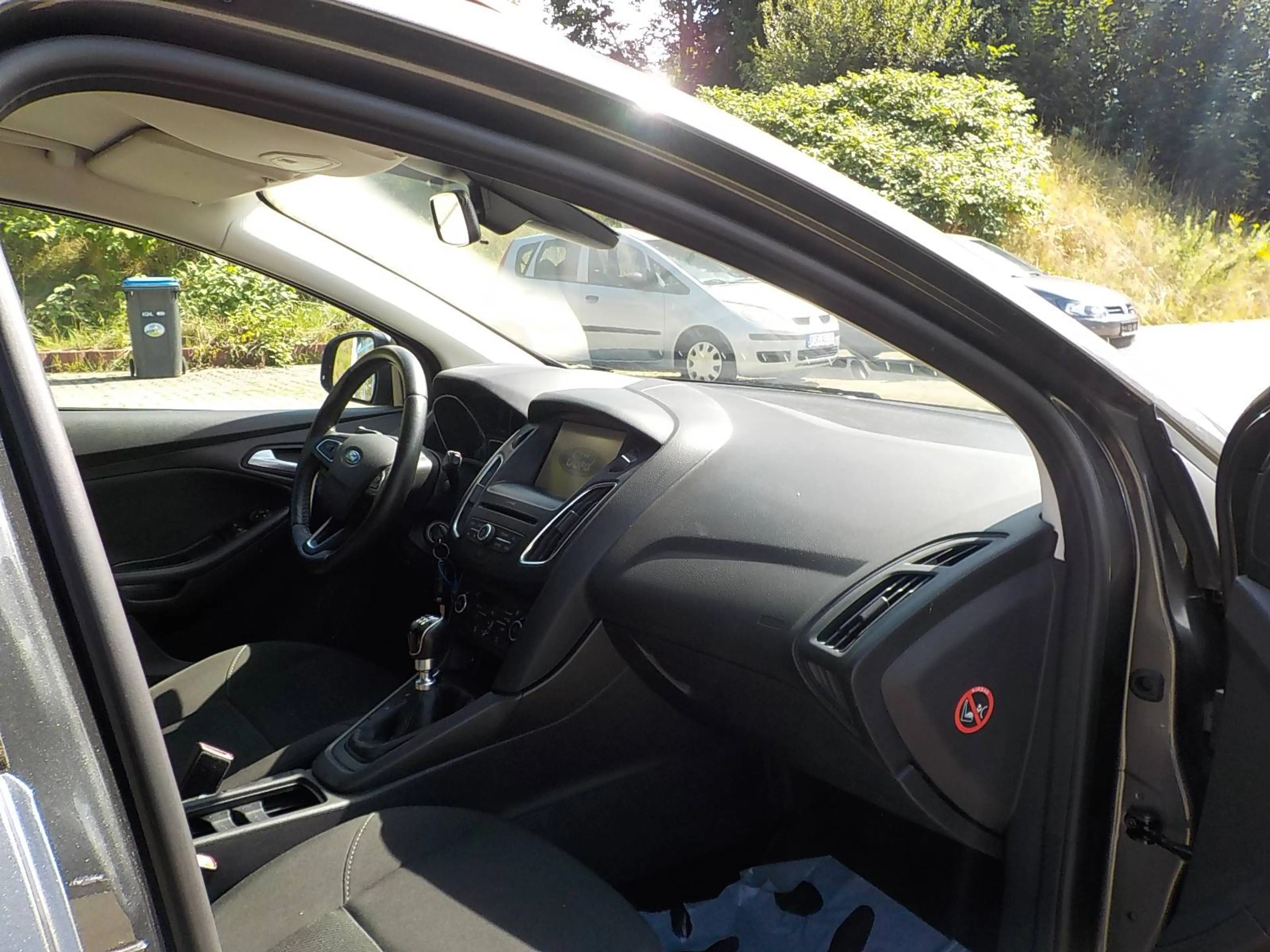 Ford Focus Business 1.HAND! GEPFLEGT! FRONTSCH.HEIZG.! — photo 9