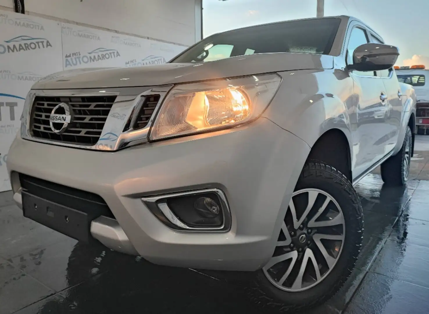 Nissan Navara 2.3 dci N-Connecta 4wd GANCIO TRAINO! RETRO Argento - 2