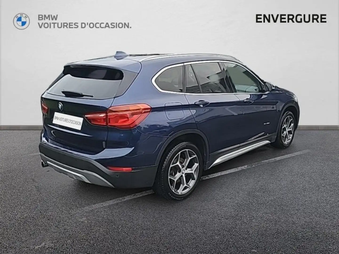BMW X1 sDrive18dA 150ch xLine Blau - 2