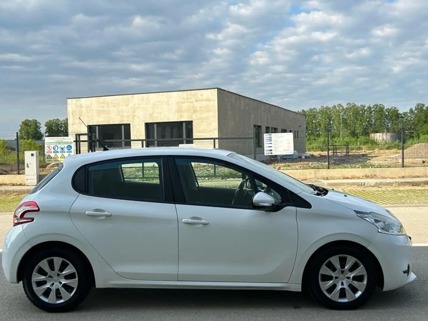 Peugeot 208 208 5p 1.4 e-hdi 8v Active s Blanc - 2