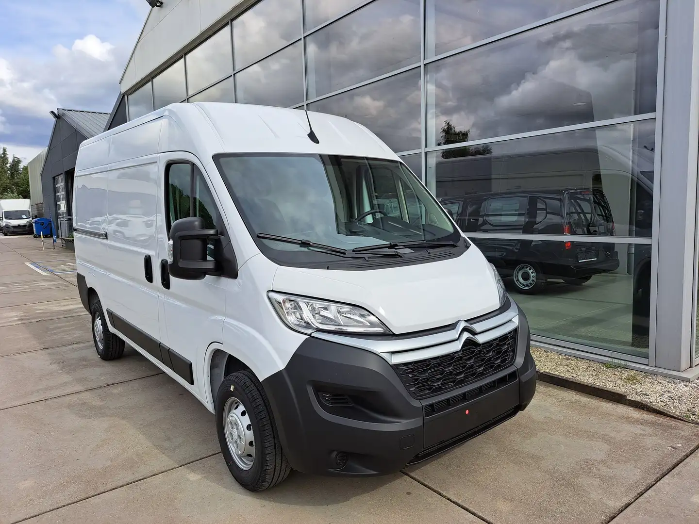 Citroen Jumper 33 L2H2 2.2 BlueHDI 140 Club S&S Weiß - 1