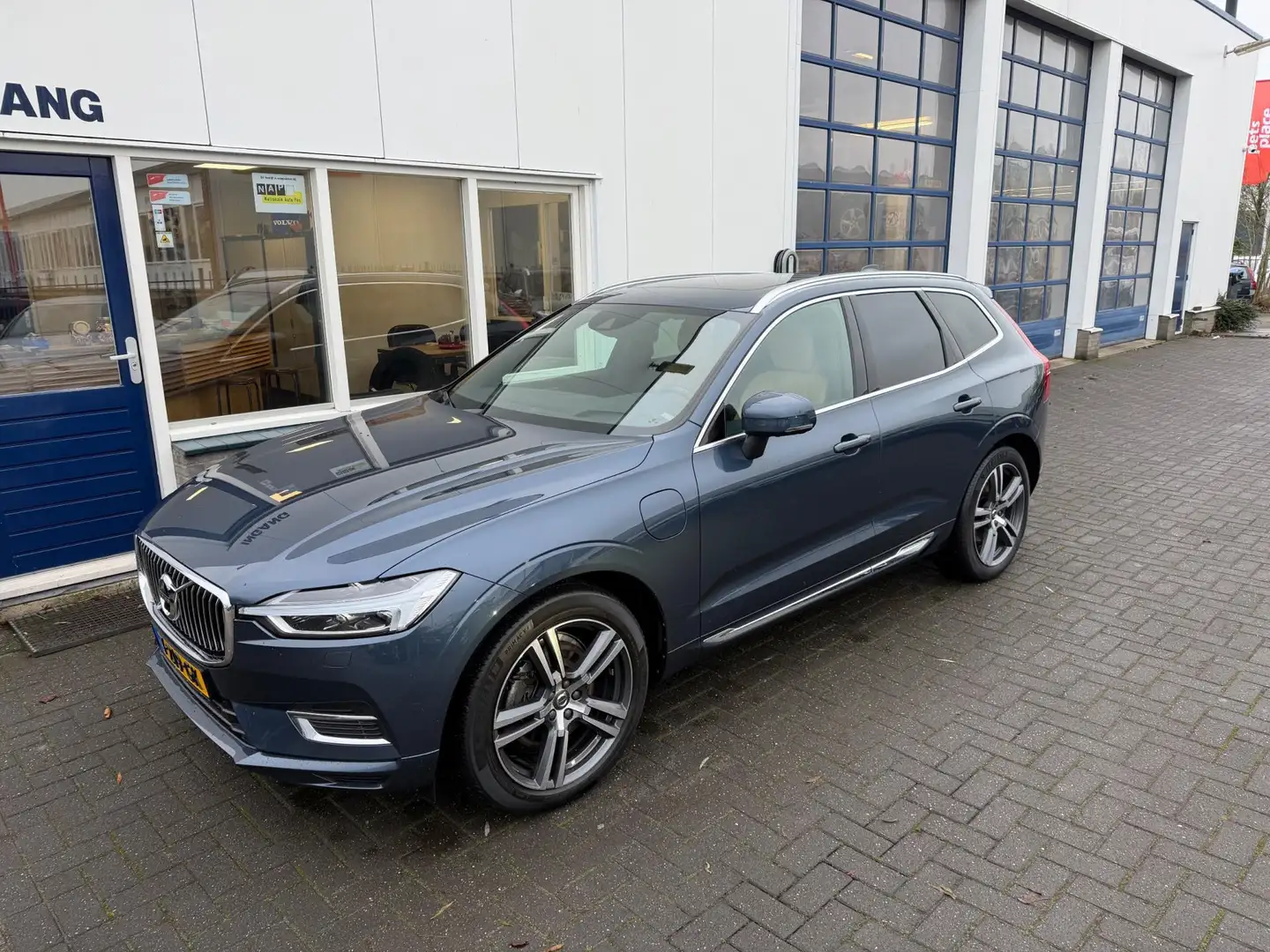 Volvo XC60 2.0 T8 Twin Engine AWD Inscription Bleu - 1