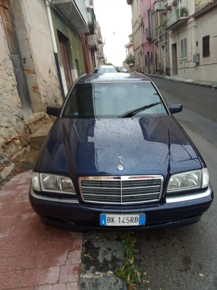Mercedes-Benz 220, foto 2