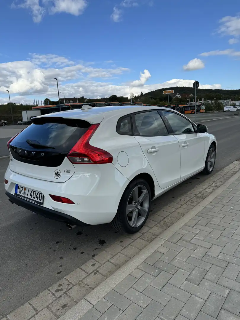 Volvo V40 T2 You TÜV + Service Neu - 2